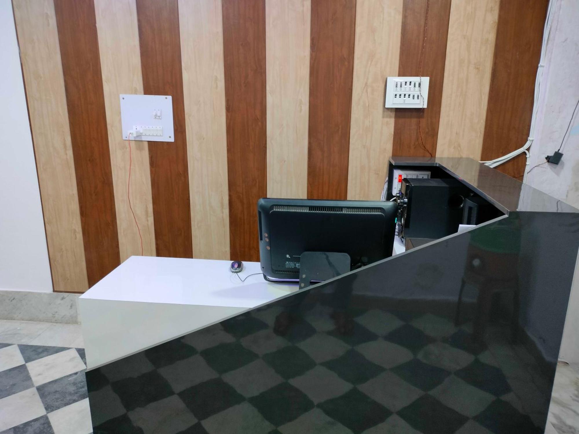 Oyo Palace Hotel Rohtak Exteriör bild