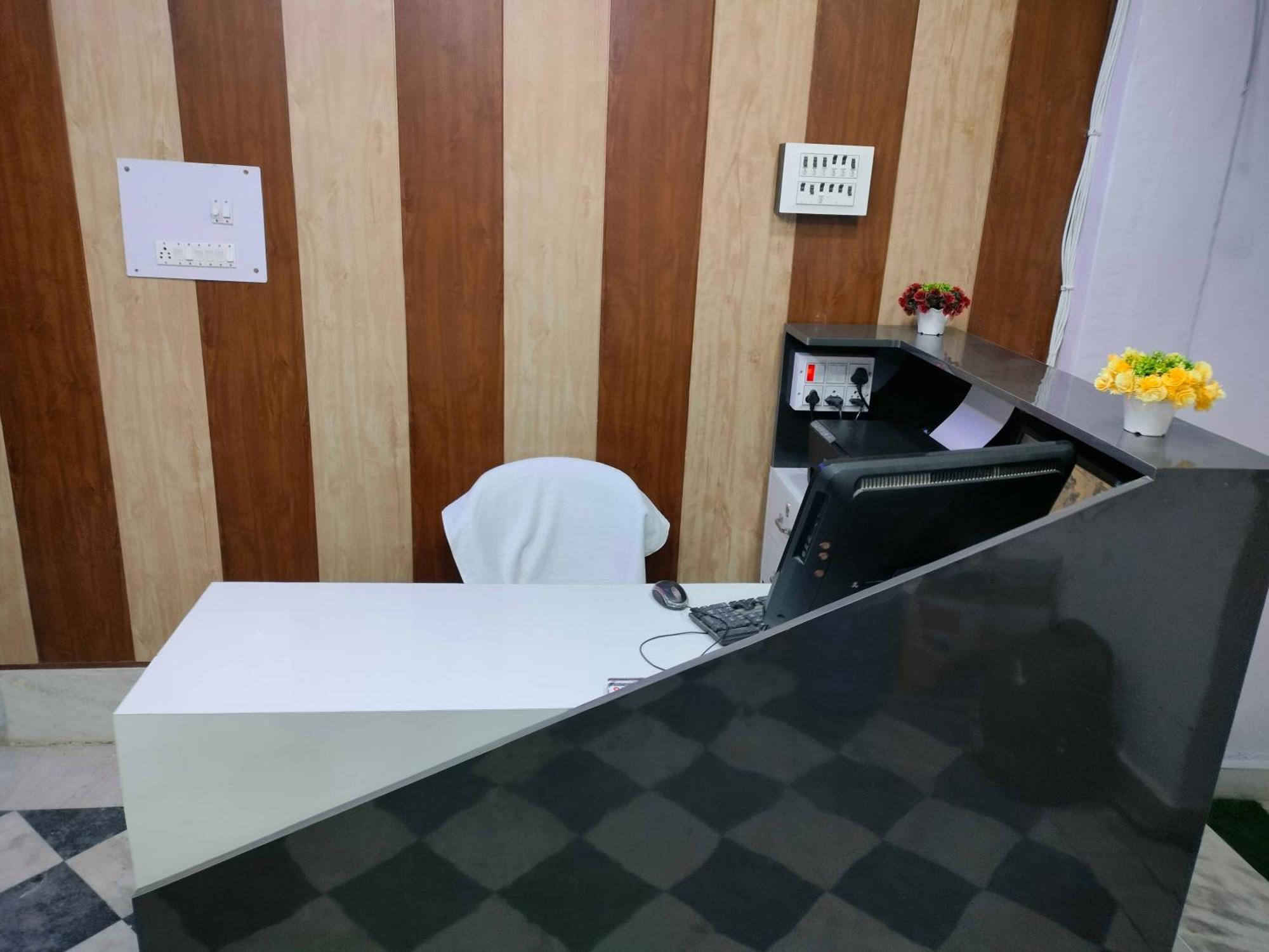 Oyo Palace Hotel Rohtak Exteriör bild